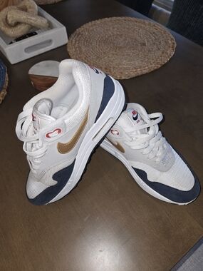 Nike Kids White Gold and Navy Low-Top Sneakers